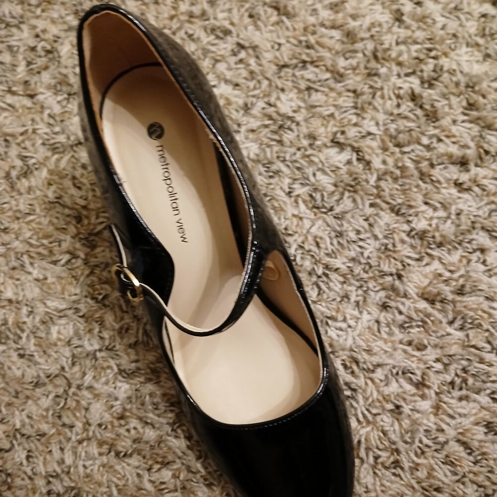 Shoes, metropolitan view